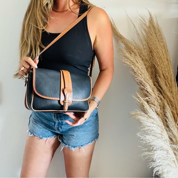 VINTAGE DOONEY BOURKE Black Cognac Brown Leather Gold Metal Crossbody Purse Bag - Picture 6 of 16